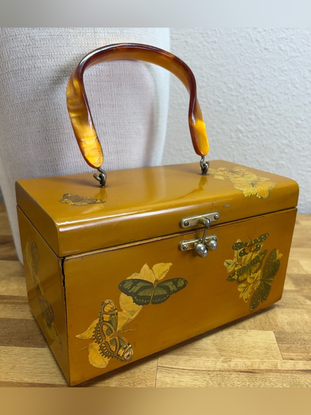 Vintage Butterfly Decoupage Wooden Box Purse Lucite Handle Vanity Case MCM - Picture 3 of 14